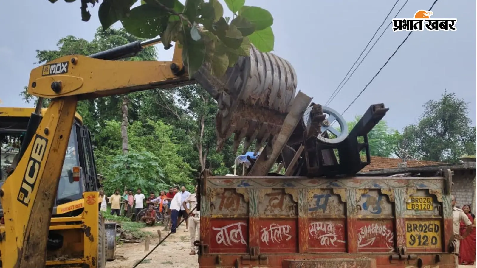 गया जी : लेम्बोइया से बांकेबाजार तक अवैध आरा मशीनों पर छापा, 5 मशीनें जब्त