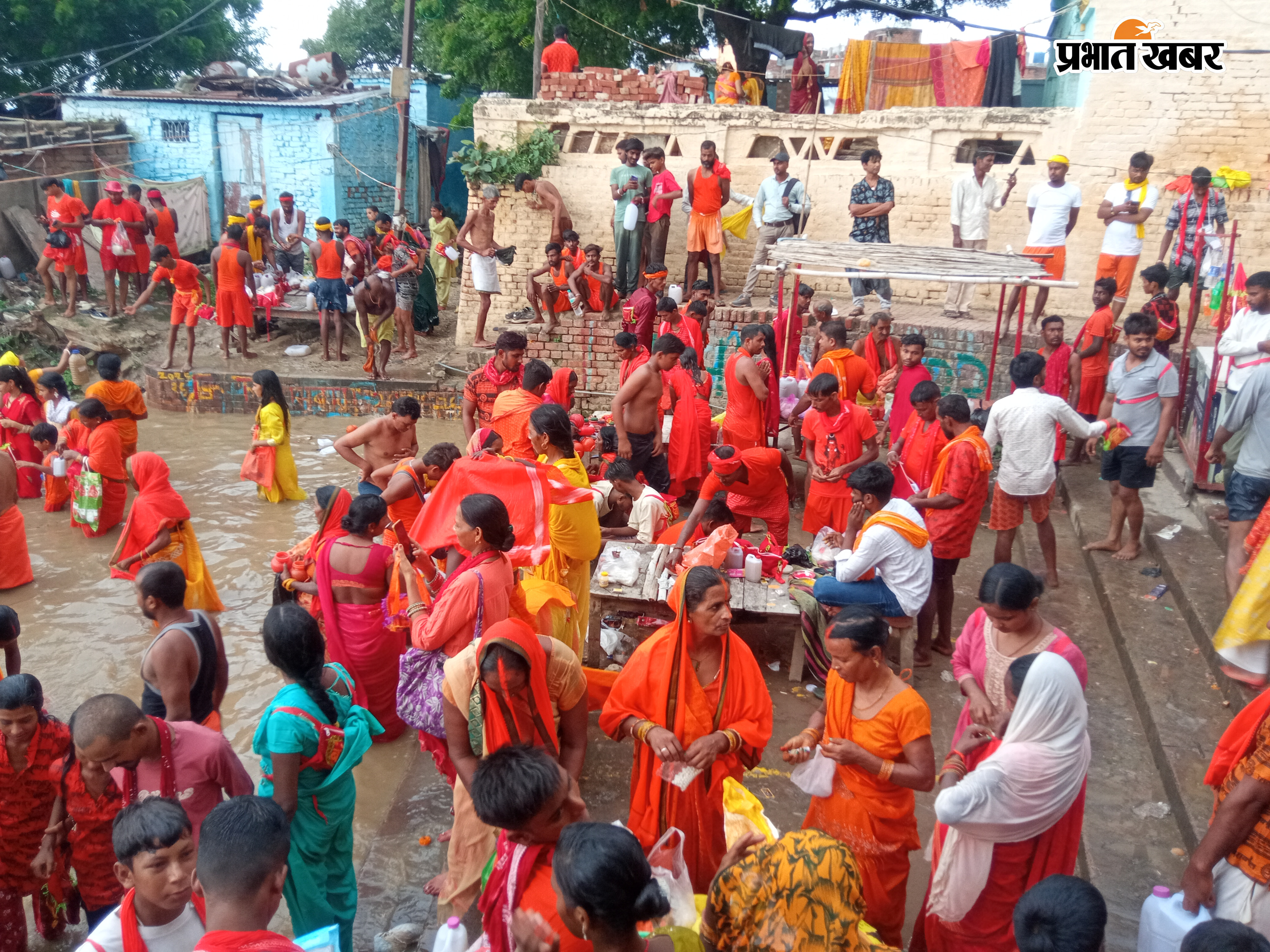 शिव मंदिरों को जाते कांवरिए | Prabhat Khabar Network