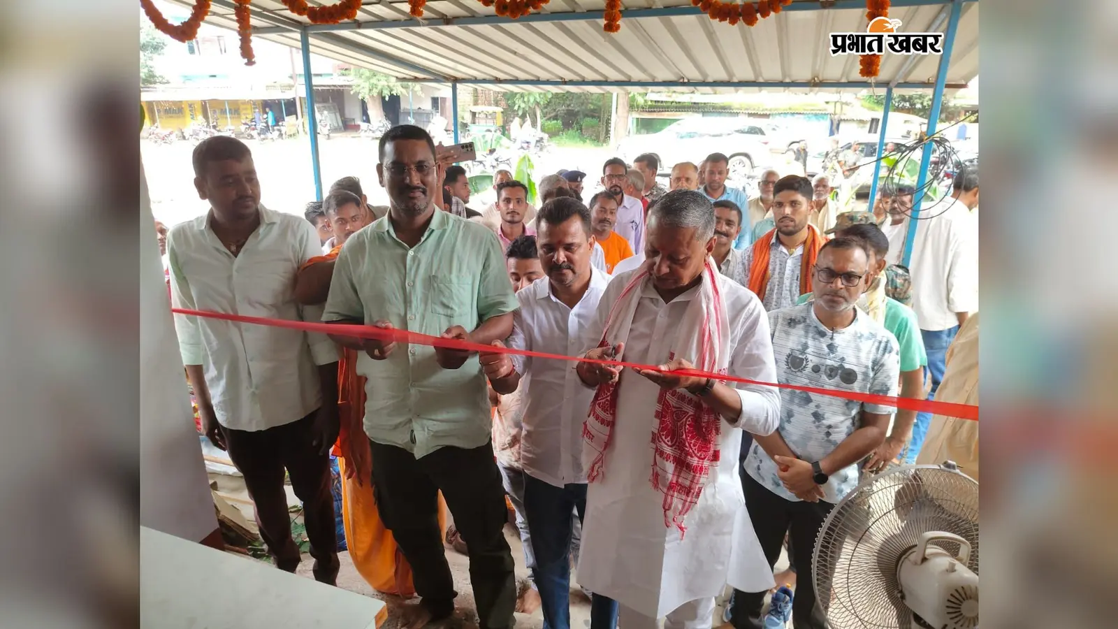 पेट्रोल पंप के पास शुरू हुआ नया कारोबार, सांसद ने किया लक्ष्मी जेनरल स्टोर का उद्घाटन