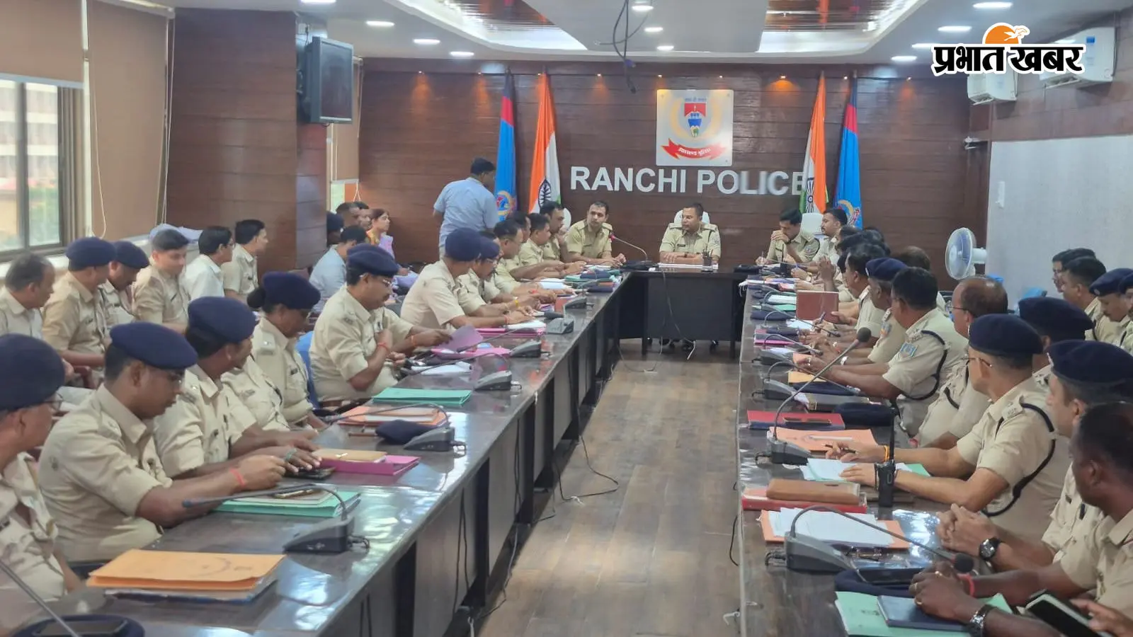 'अपराध नियंत्रण में लापरवाही बर्दाश्त नहीं, 90 दिनों में दाखिल करें चार्जशीट', रांची SSP ने अफसरों को चेताया