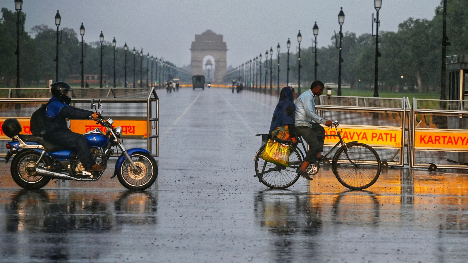 इंडिया गेट पर बारिश
