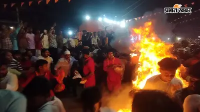 पटना: खप्पड़ में धधकती हवन अग्नि लेकर दौड़े पुजारी, पीछे उमड़ा 70 हजार श्रद्धालुओं का सैलाब