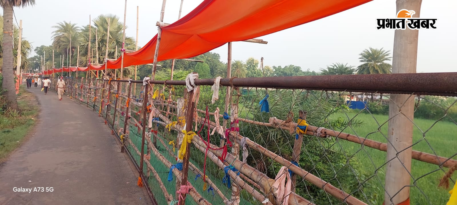 फोटो -1-खाली पड़ी गर्वगृह फोटो -2- अरघा के माध्यम से जलार्पण करते श्रद्धालु फोटो-2-बाबा मंदिर से पार्वती मंदिर में पूजा करने जाते श्रद्धालु फोटो-4- खाली पड़ा ब्रैरिकेडिंग एरिया | Prabhat Khabar Network