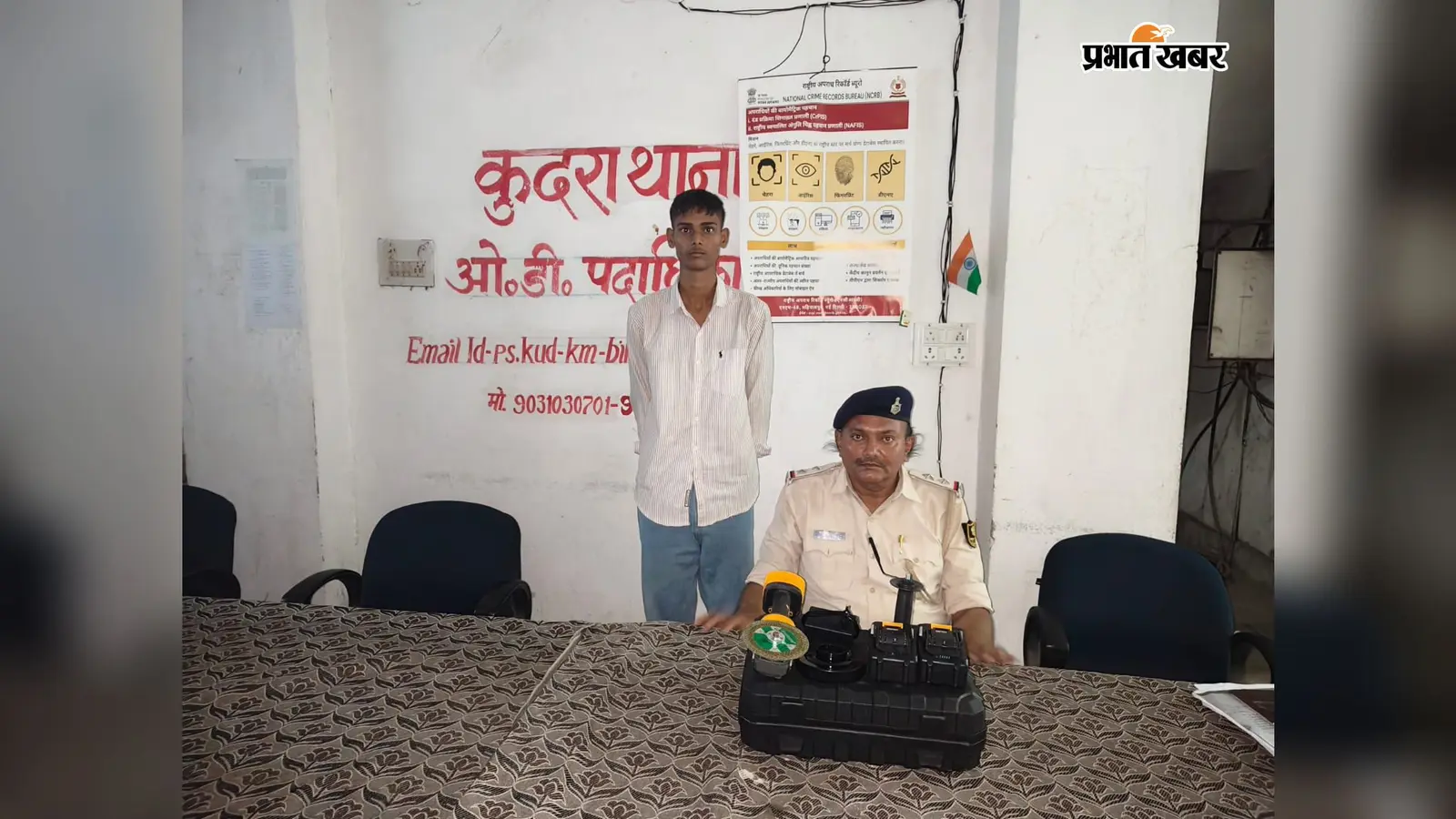 कैमूर: कुदरा में मोबाइल दुकान का शटर काटकर चोरी की फिराक में था शातिर, कुदरा पुलिस ने कटर मशीन के साथ किया गिरफ्तार