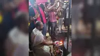 अंतिम सोमवारी पर बेतिया के शिव मंदिरों में उमड़ी भीड़, जलाभिषेक के लिए लगी लंबी कतार