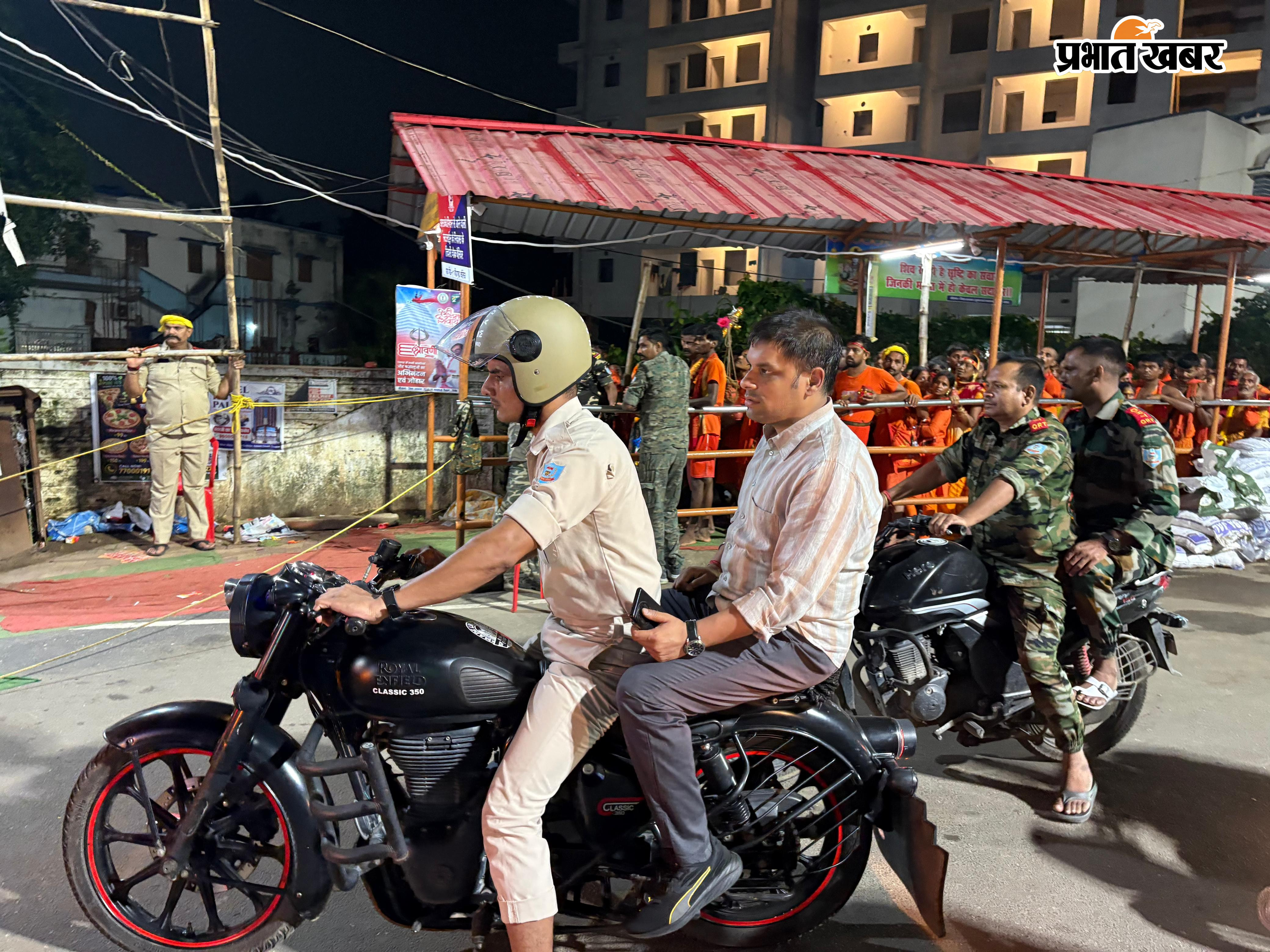 अंतिम सोमवारी की सुबह बाबा मंदिर में उमड़ी भीड़ हर की मॉनिटरिंग करते डीसी व अन्य अधिकारी | Prabhat Khabar Network
