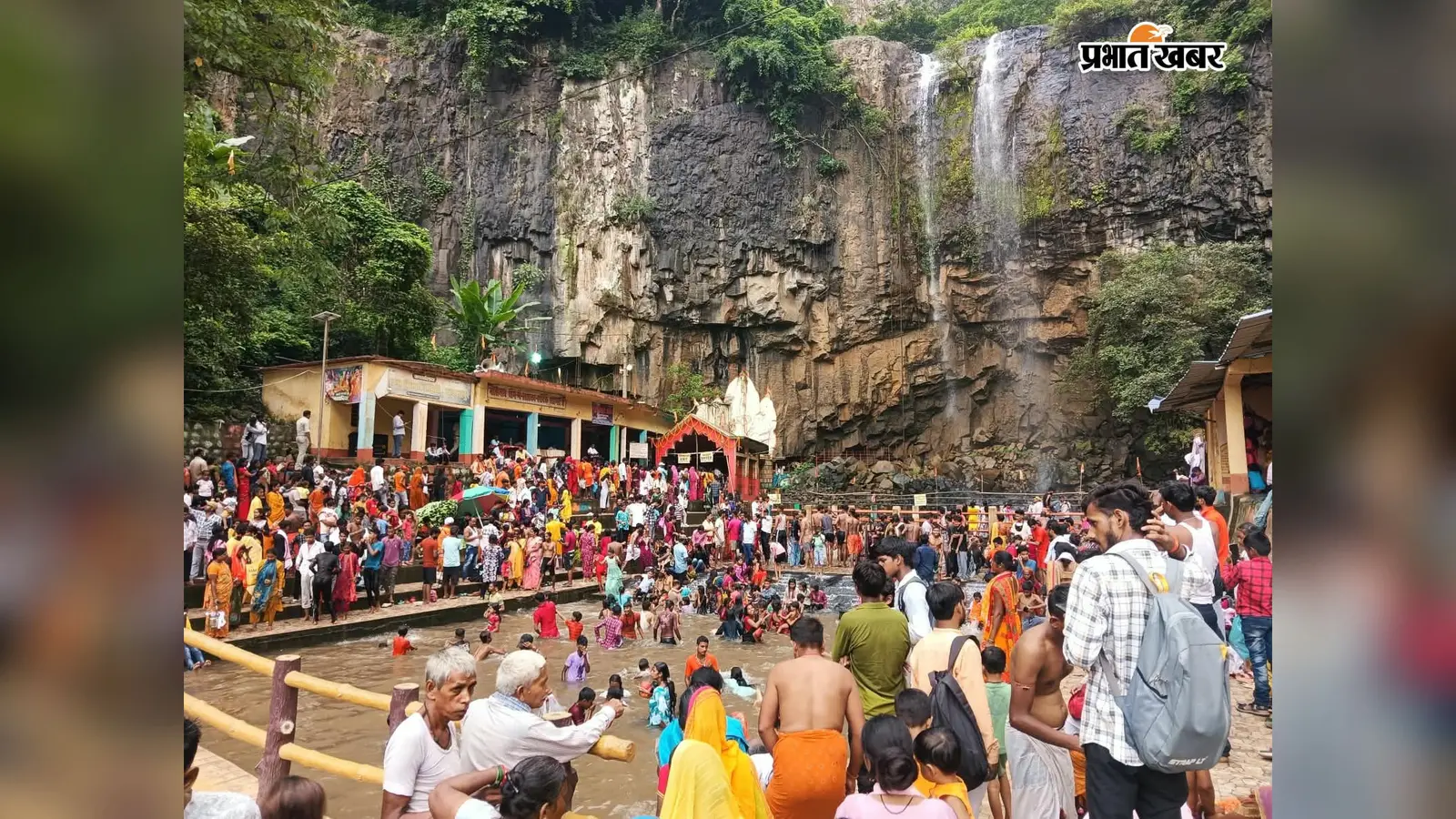 बम-बम भोले से गूंजा मोतीनाथधाम!अंतिम सोमवारी पर उमड़ा आस्था का सैलाब