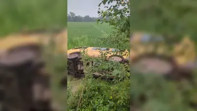 कैमूर: भगवानपुर-जैतपुर पथ पर तेज रफ्तार स्कूल वाहन पलटा, चालक घायल, अभिभावकों ने की कार्रवाई की मांग