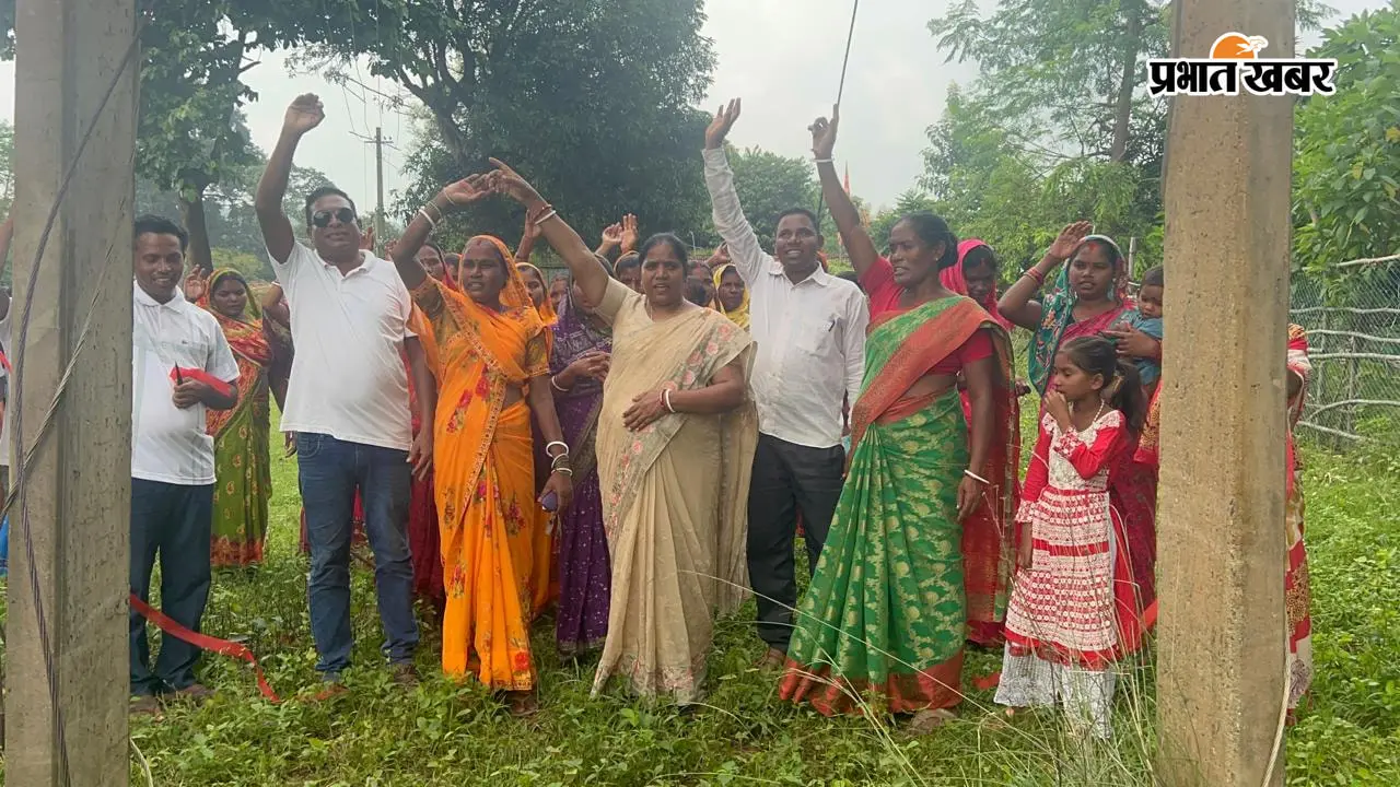 नए ट्रांसफार्मर से भगत टोली के ग्रामीणों को मिली बिजली समस्या से राहत