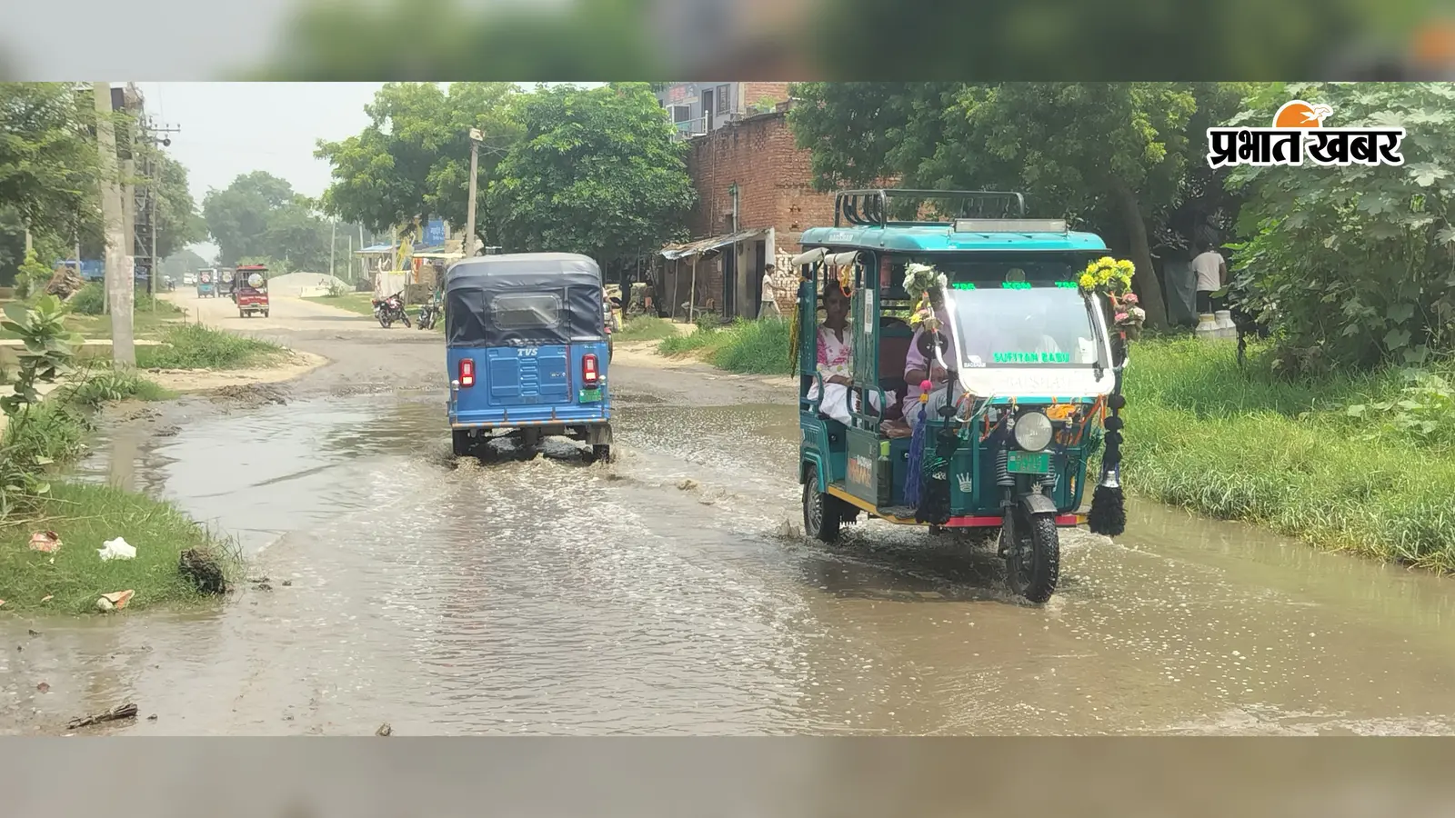 कैमूर: नुआंव में एनएच-319ए पर जलजमाव से बढ़ी परेशानी, सड़क पर बना तालाब; आवागमन में परेशानी