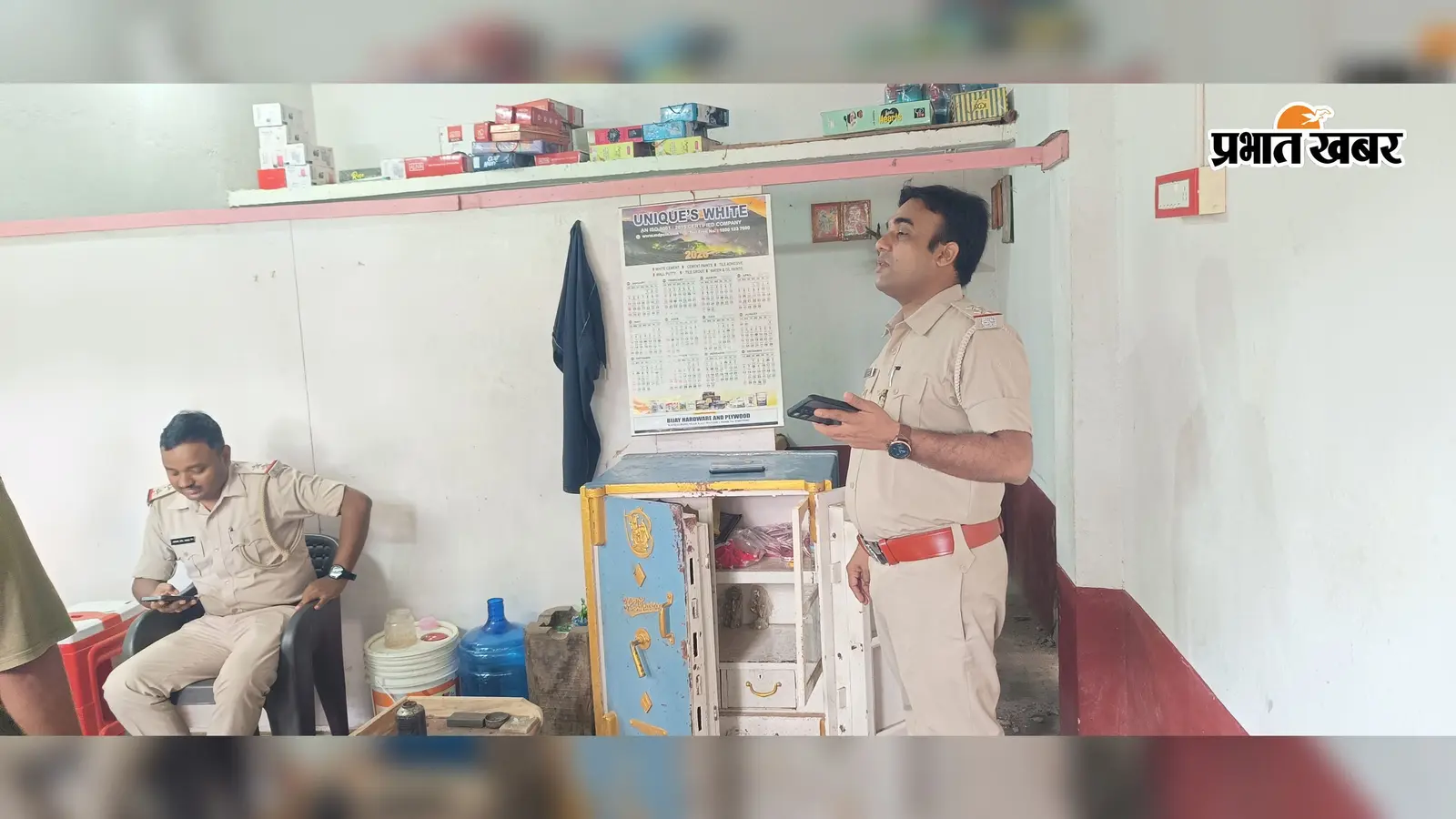 शटर खोलते ही दुकानदार के उड़े होश! उधवा में दीवार काट एक लाख के जेवरात ले उड़े चोर
