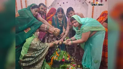 छपरा में अंतिम सोमवारी पर शिवालयों में उमड़ी भीड़, धर्मनाथ मंदिर में सुबह से लगी लंबी कतार