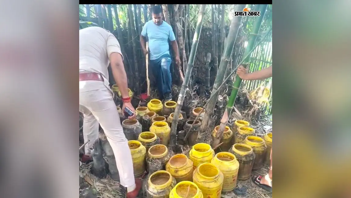 मद्यनिषेध अभियान में पुलिस की बड़ी कार्रवाई, 140 लीटर देसी शराब बरामद, 1300 लीटर अर्धनिर्मित शराब नष्ट