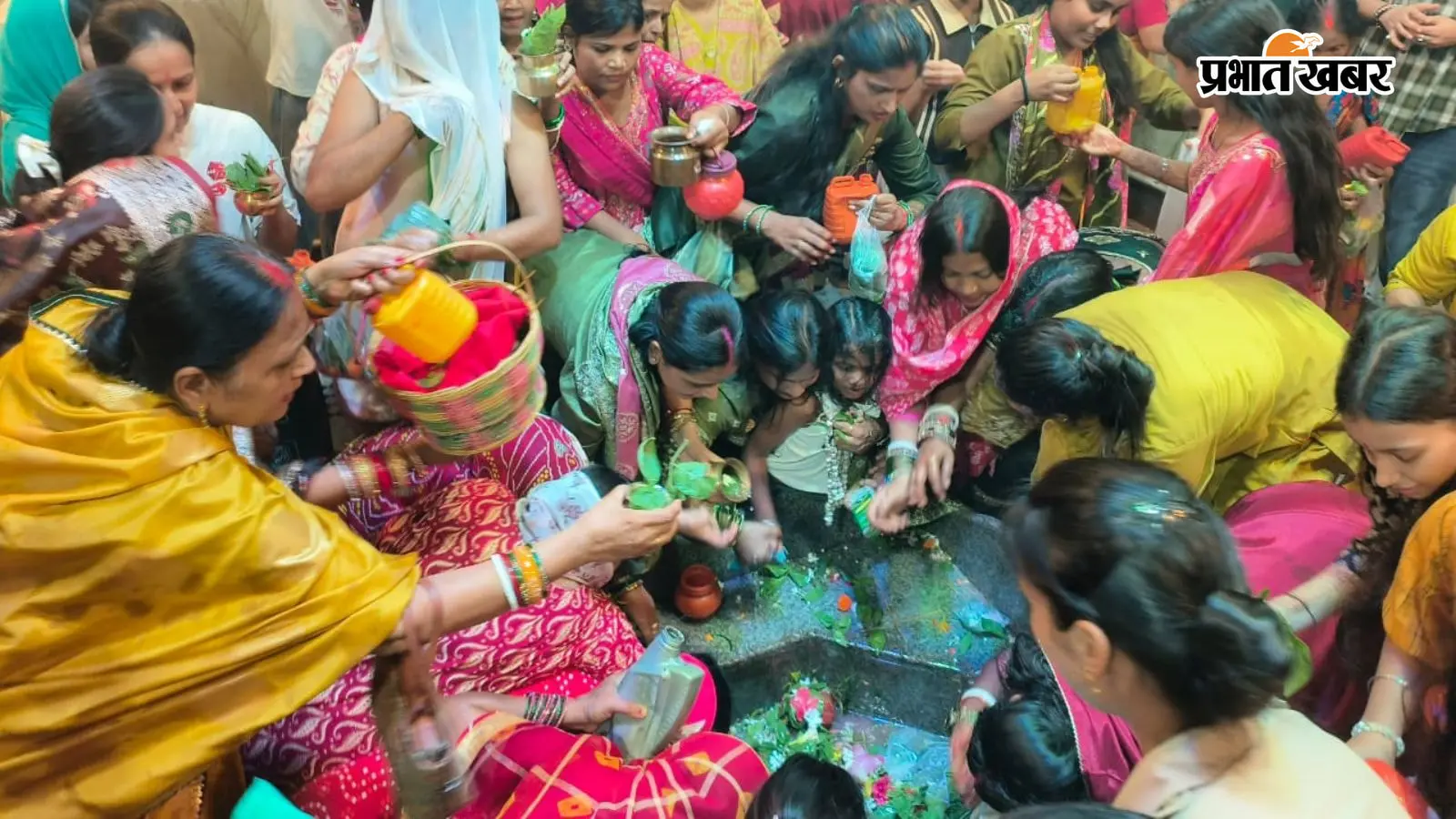 भागलपुर: सावन की अंतिम सोमवारी पर बूढ़ानाथ मंदिर में उमड़ा आस्था का सैलाब, सुबह 5 बजे हुई सरकारी पूजा; गूंजे जयकारे