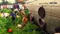 Video: तेल टैंकर पलटा तो मची लूट, कोई बाल्टी तो कोई डिब्बा लेकर पहुंचा