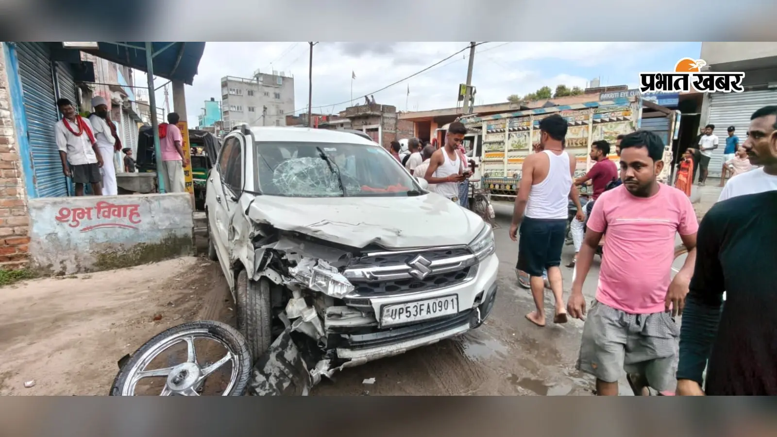 गिद्धौर: तेज रफ्तार कांवड़िया वाहन ने टेंपो, बाइक और साइकिल को मारी जोरदार टक्कर; दो लोग गंभीर रूप से घायल