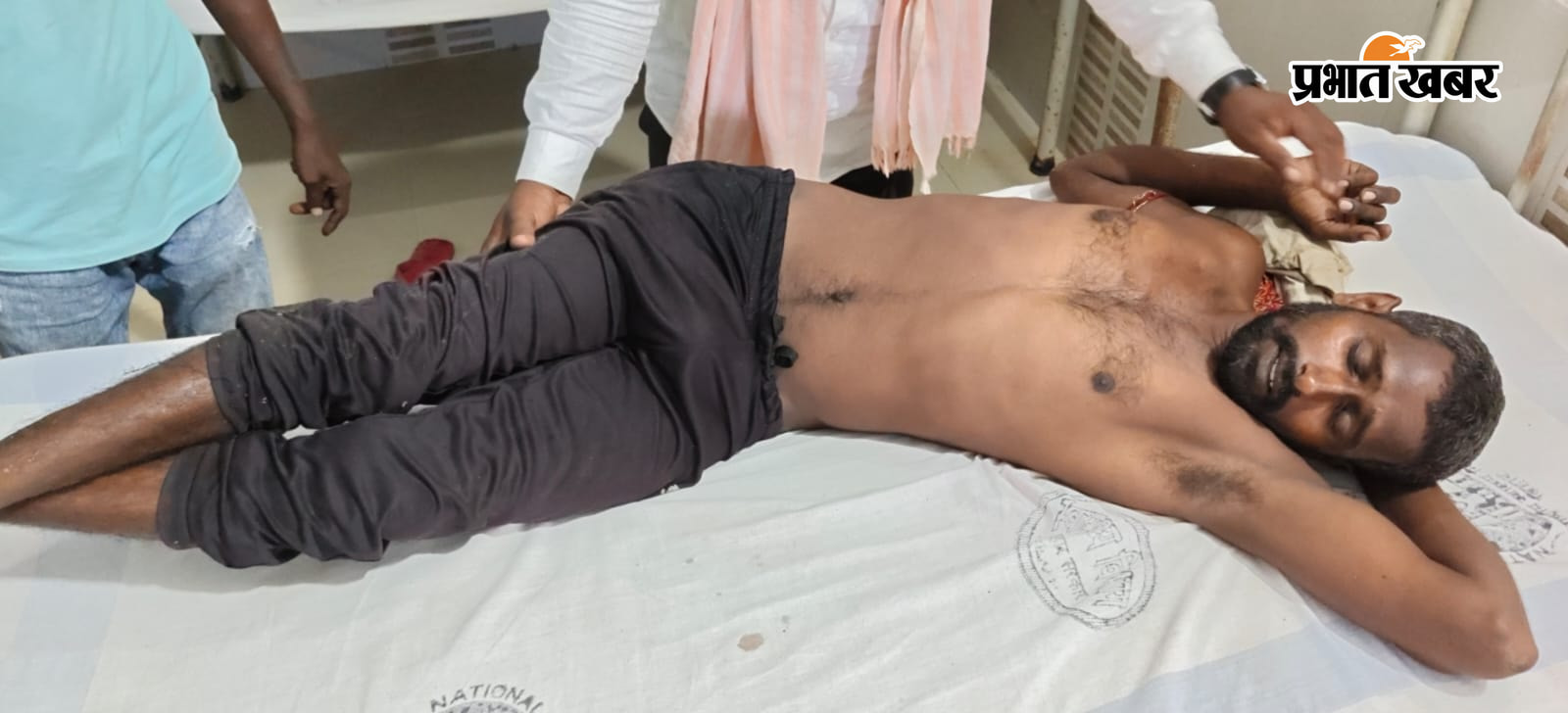   फोटो कैप्शन : हादसे में घायल युवक और दुर्घटनाग्रस्त वाहन की तस्वीर | Prabhat Khabar Network