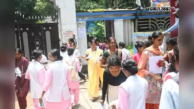 एक तरफ लेट पहुंचने पर हंगामा, दूसरी तरफ मोबाइल से नकल; हंगामेदार रही प्रवेश परीक्षा