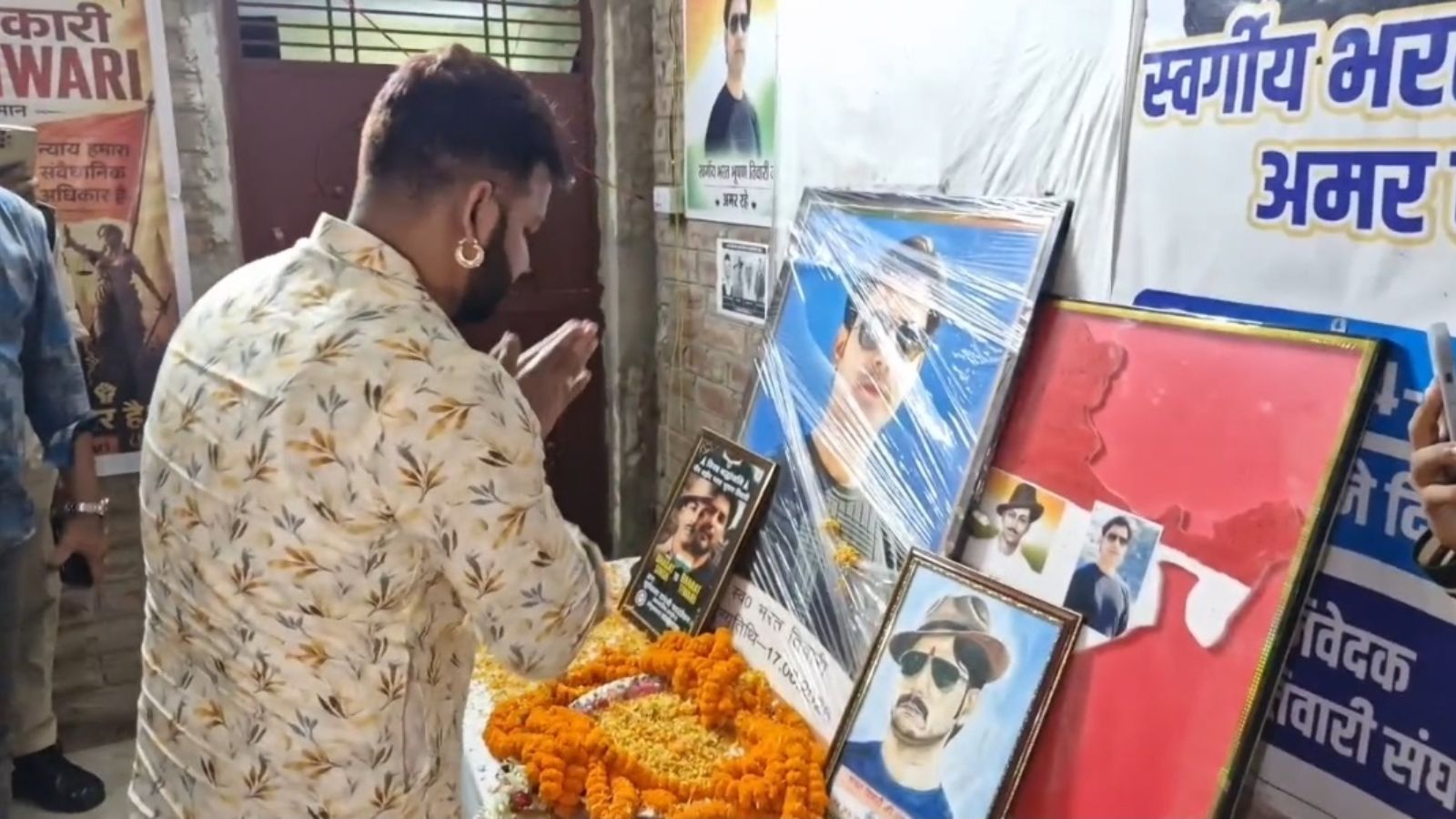 भरत तिवारी को श्रद्धांजलि देते पवन सिंह