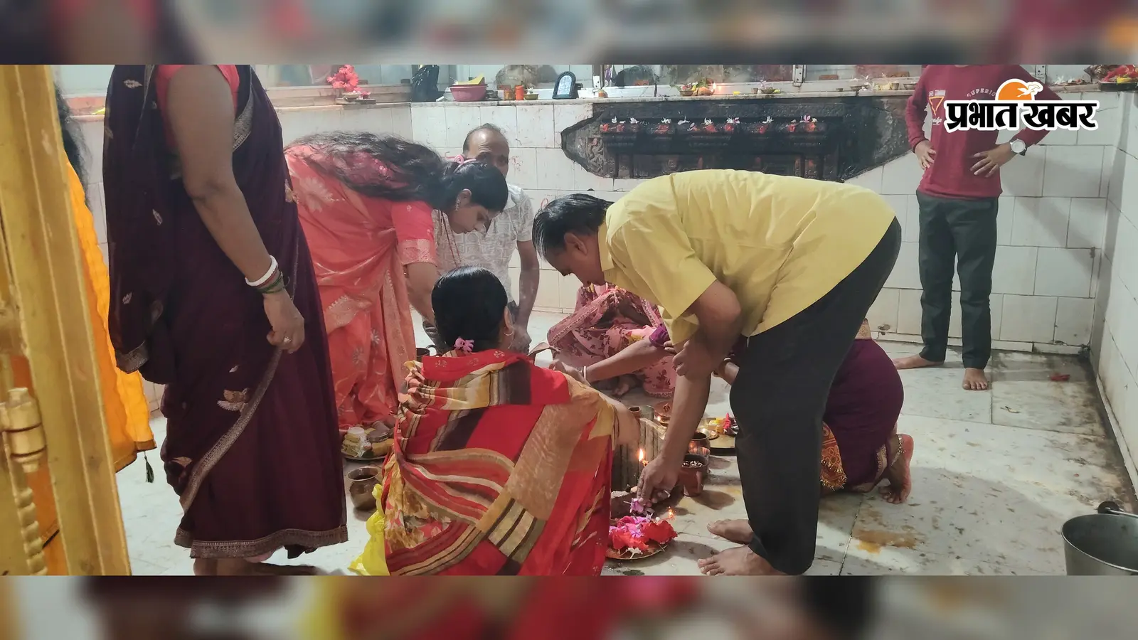 नवादा : सावन की अंतिम सोमवारी पर शिवालयों में उमड़ी भीड़, हजारों शिवभक्तों ने बाबा भोले पर चढ़ाया जल