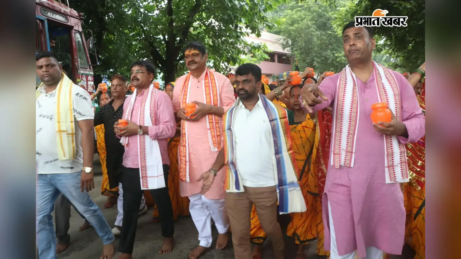 सावन के अंतिम सोमवार पर नामोटोला में उमड़ा आस्था का सैलाब, हर-हर महादेव के जयघोष से गूंजा इलाका