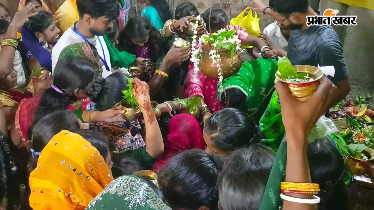 सीतामढ़ी: पुपरी में सावन की अंतिम सोमवारी पर उमड़ी आस्था, नागेश्वरनाथ मंदिर में लगी लंबी कतार