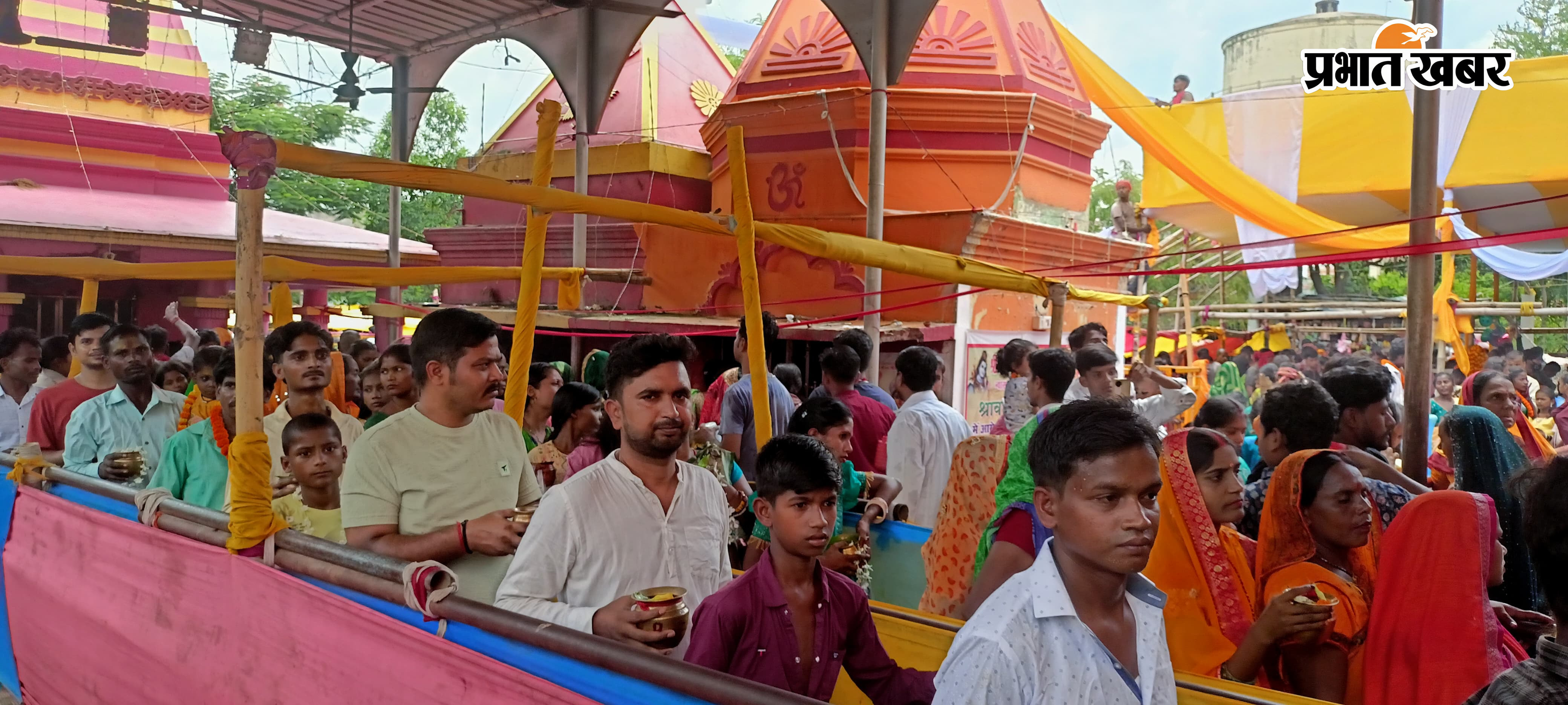 फोटो - नगर के नागेश्वरनाथ महादेव मंदिर परिसर में जलाभिषेक हेतु उमड़ी श्रद्धालुओं की भीड़, | Prabhat Khabar Network