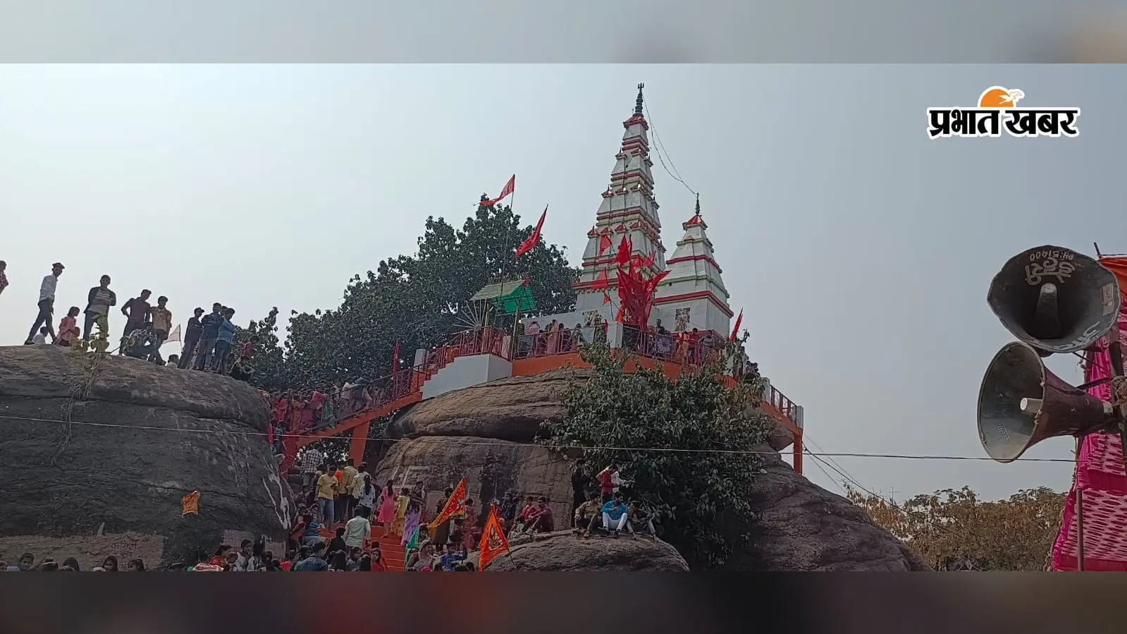 रोहतास: सावन की आखिरी सोमवारी पर शिवमय हुआ नोखा, तेनुआ पहाड़ पर उमड़ा आस्था का सैलाब