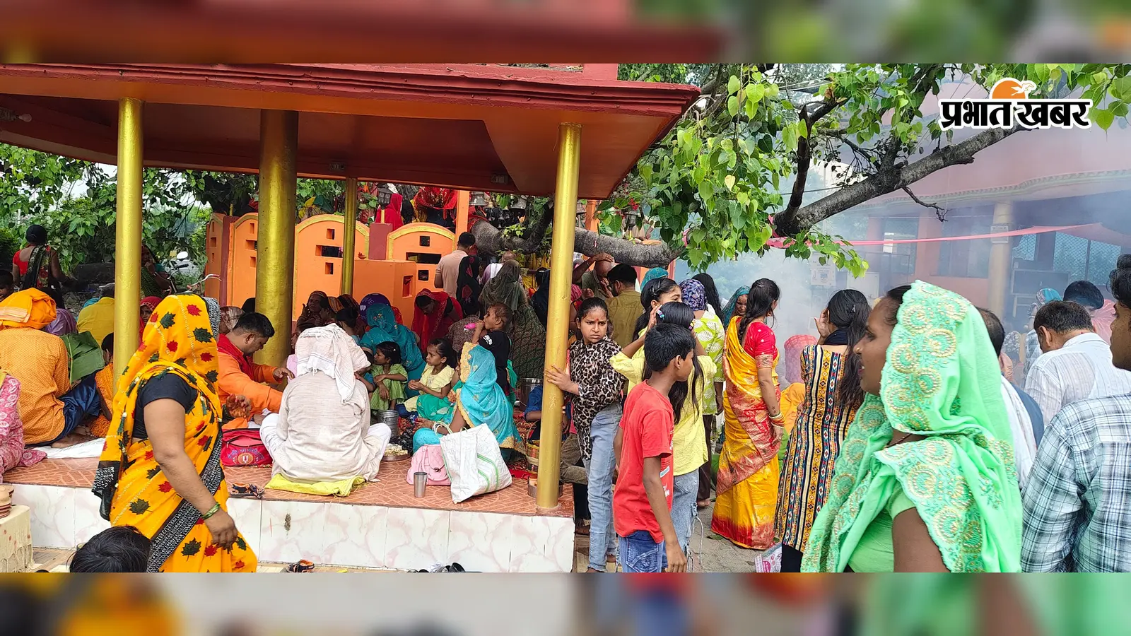 बाबा दोनाशुक्ल ब्रह्म स्थान पर उमड़ा आस्था का सैलाब, अंतिम सोमवारी पर जलाभिषेक को लगी लंबी कतार