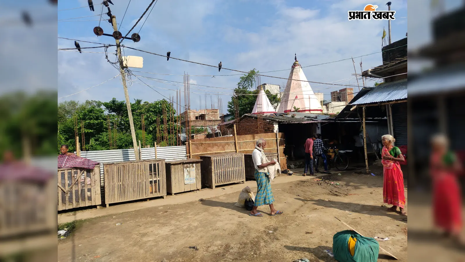 अतिक्रमण हटाए बिना हाट परिसर में निर्माण शुरू, दुकानदारों और ग्रामीणों में नाराजगी