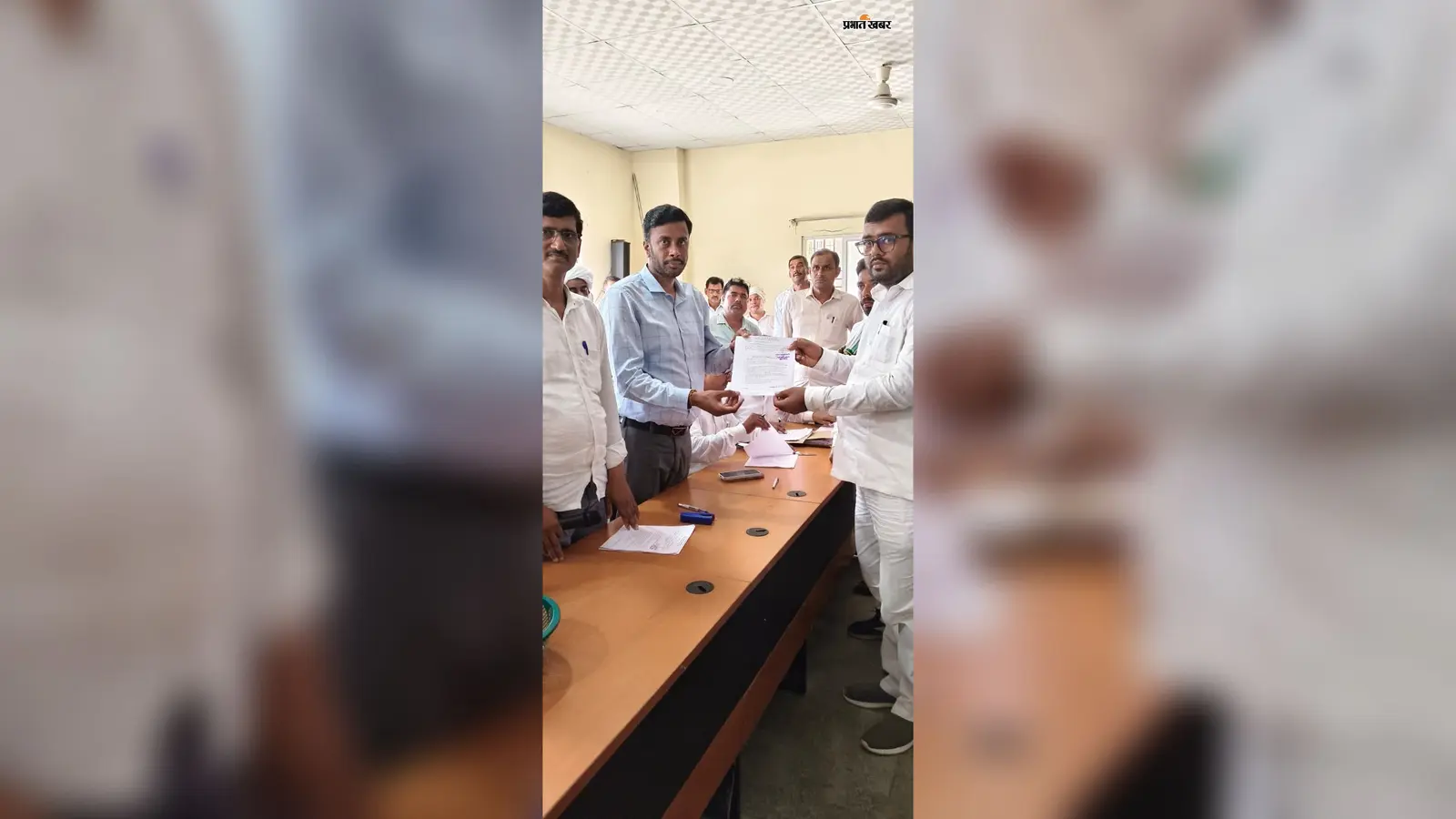 कोचस पैक्स चुनाव के पहले दिन 11 अभ्यर्थियों ने भरा पर्चा. अध्यक्ष के लिए धनंजय कुमार सिंह ले किया नामांकन