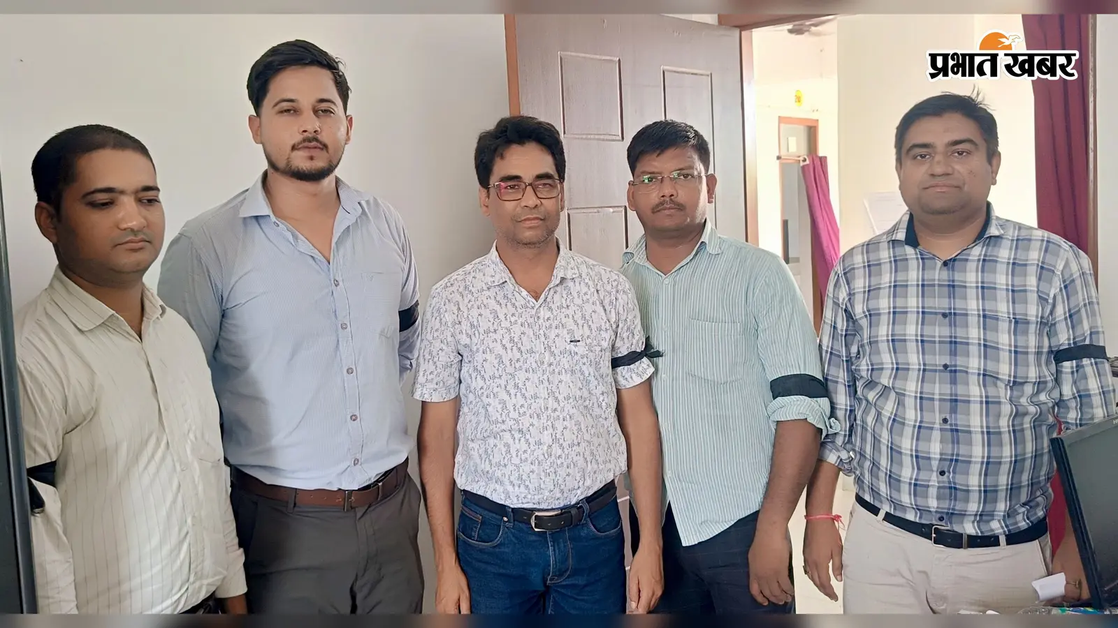 बक्सर-रोहतास में आपूर्ति पदाधिकारियों का विरोध, काला बिल्ला लगाकर किया काम; मांगें नहीं मानीं तो हड़ताल की चेतावनी