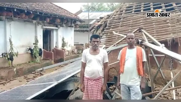 मकान पर भरभराकर गिरी जलमीनार, परिवार हुआ बेघर