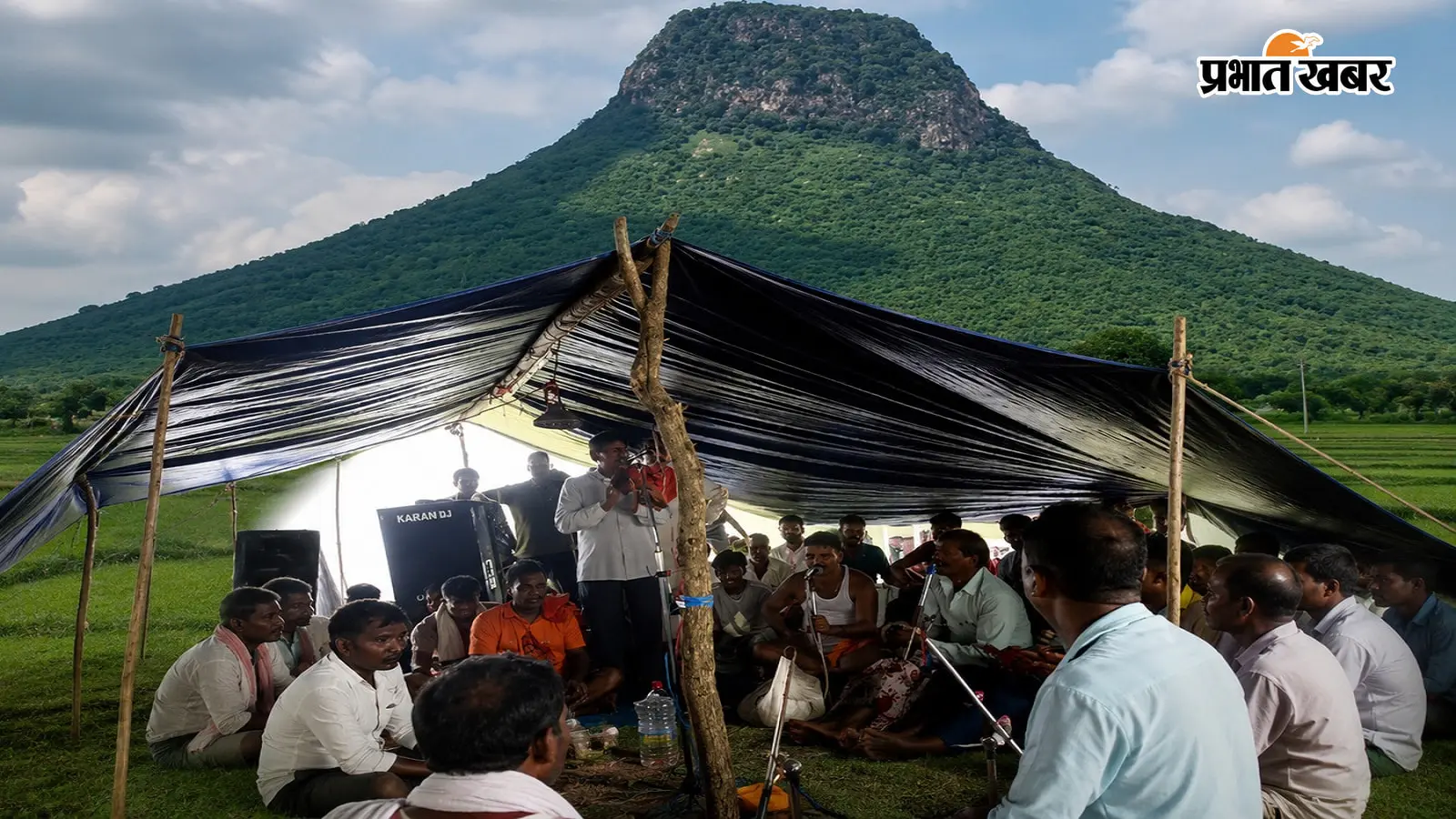 Palamu: सावन की अंतिम सोमवारी को खैरा राज पर्वत पर गूंजा हर-हर महादेव का नारा, 20 गांवों की मंडलियों ने शुरू किया 24 घंटे का अखंड-कीर्तन
