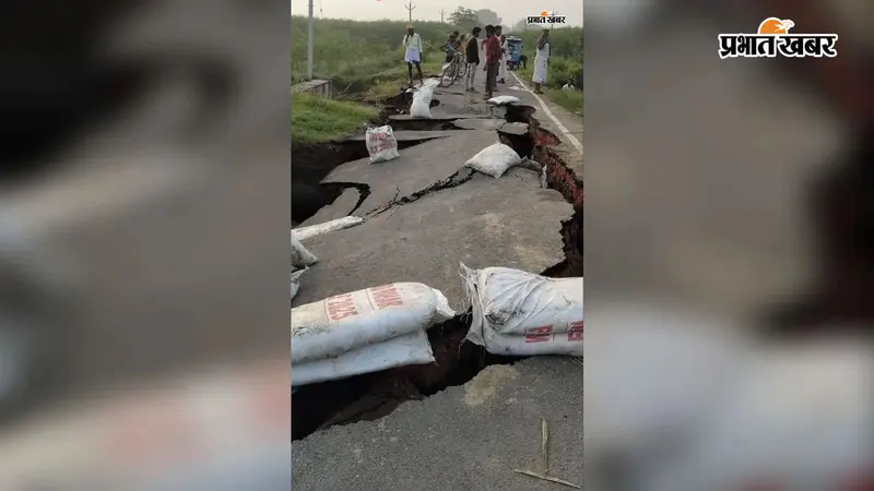 बाढ़ के पानी में सिमरिया घाट-बिंदटोली की मुख्य सड़क ध्वस्त, आधा दर्जन गांवों का संपर्क भंग