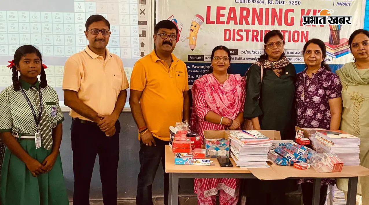 कस्तूरबा गांधी बालिका आवासीय विद्यालय में 300 बच्चियों को स्टेशनरी का वितरण