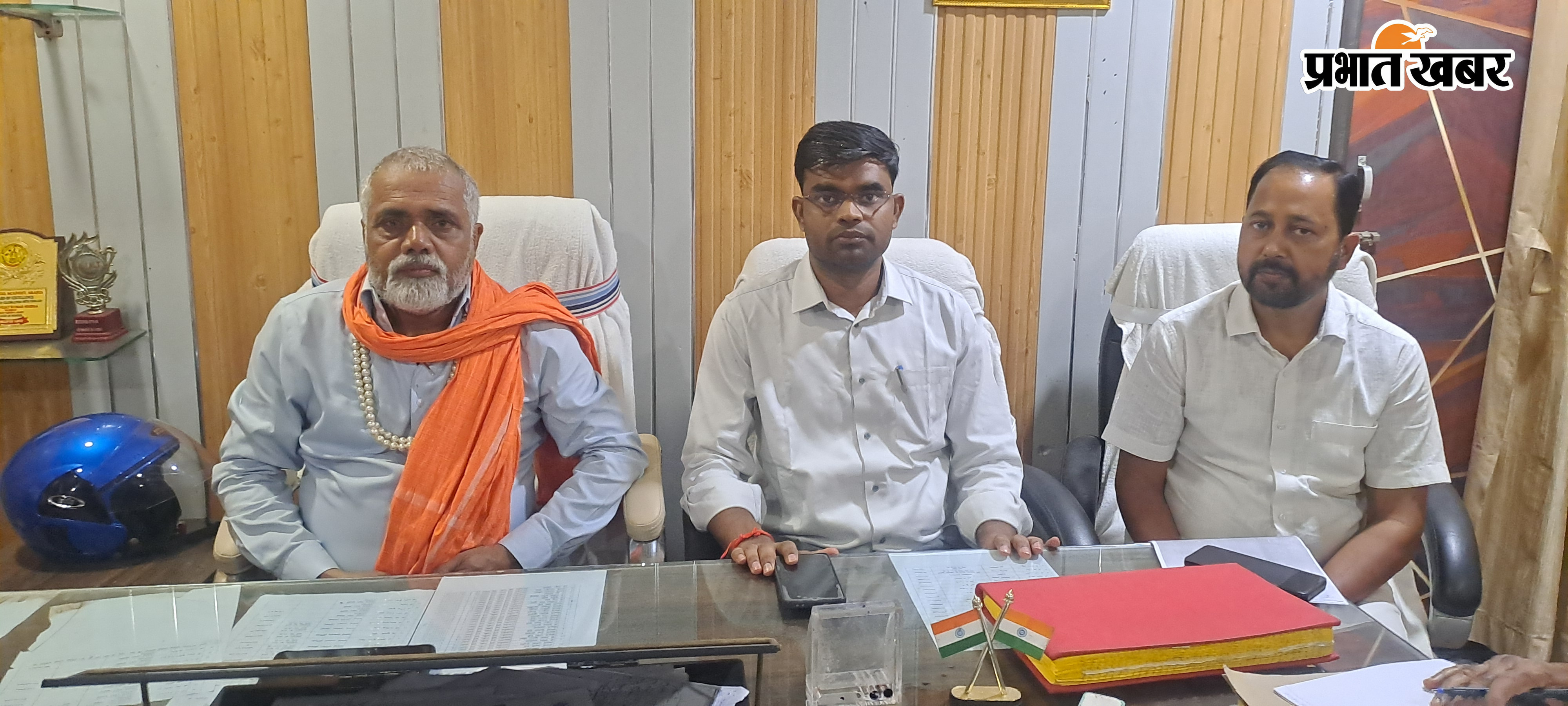 फोटो:- बोर्ड बैठक में मुख्य पार्षद, उप मुख्य पार्षद, नप इओ | Prabhat Khabar Network