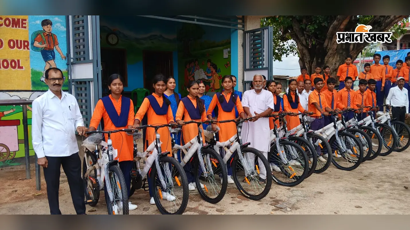 स्कूल पहुंचने में नहीं होगी परेशानी! 22 गरीब बच्चों को मिली बड़ी सौगात