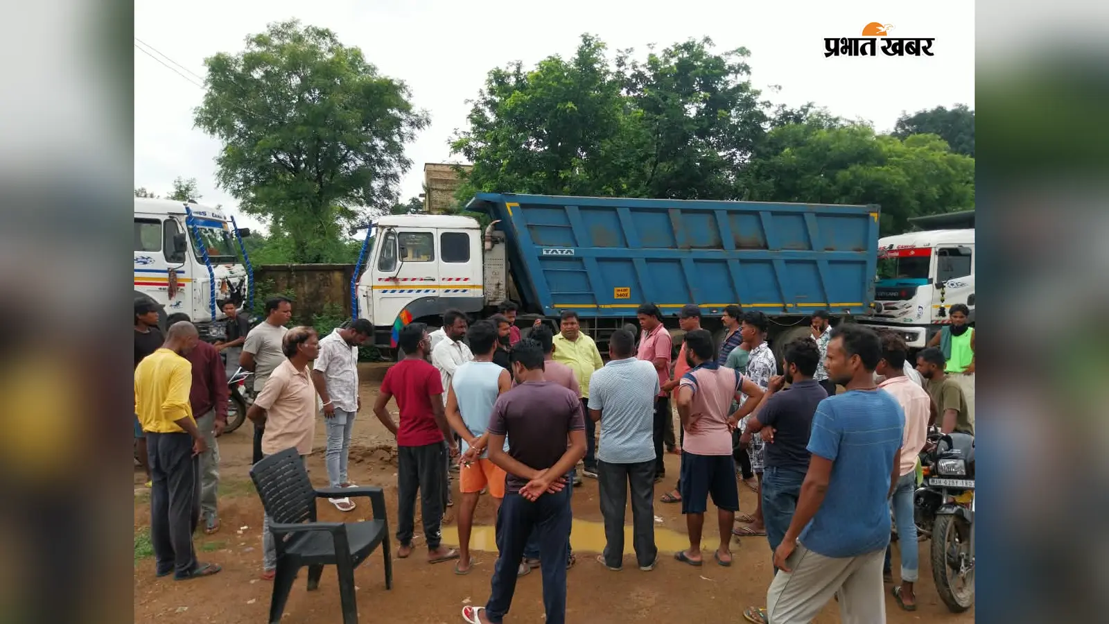 बालू उठाव पर भड़के सांकुल के ग्रामीण, मशीन-हाइवा रोककर खोला मोर्चा; कंपनी पर गंभीर आरोप