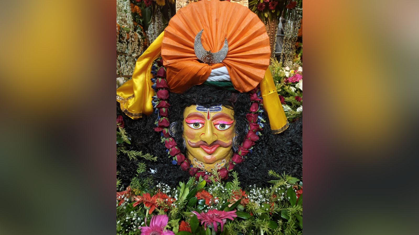 सावन की अंतिम सोमवारी पर बाबा हरिहर नाथ का संध्या श्रृंगार