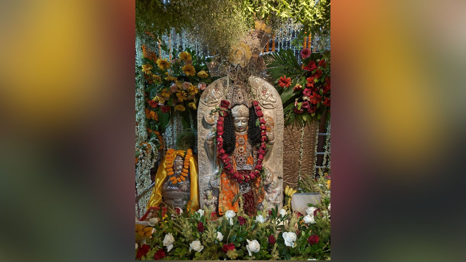 सावन की अंतिम सोमवारी पर बाबा हरिहरनाथ का दिव्य श्रृंगार