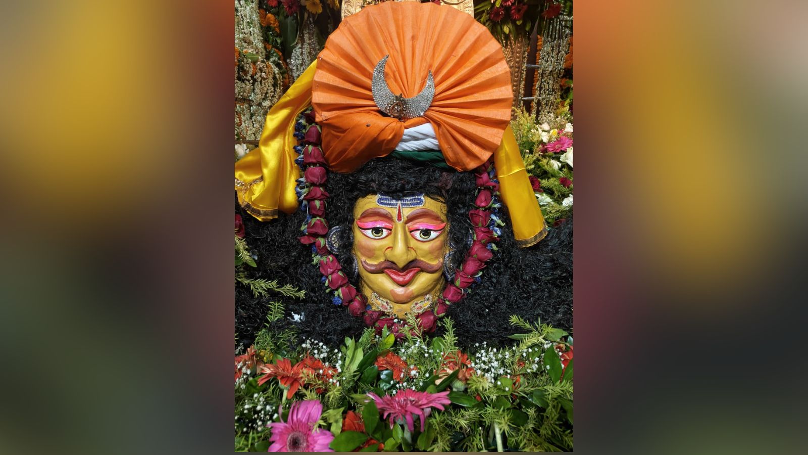 सावन की चौथी सोमवारी पर बाबा हरिहर नाथ का अलौकिक श्रृंगार