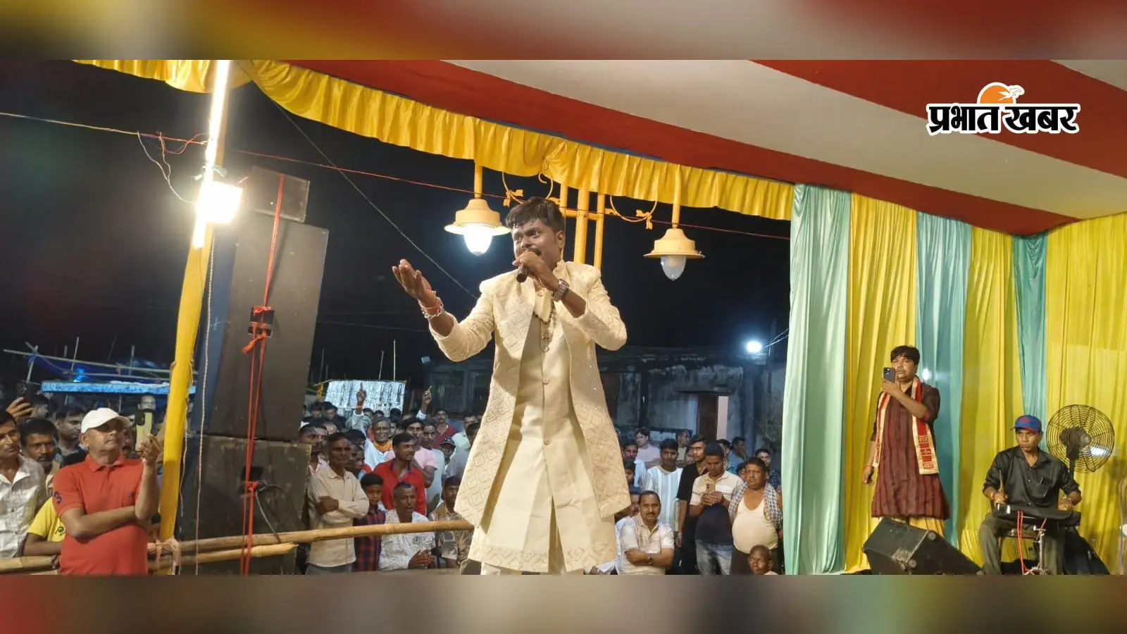 ‘भंगिया न पिसाई ओ गणेश के पापा’ पर झूम उठा दुबे बाबा का दरबार, देर रात तक गूंजे भजन
