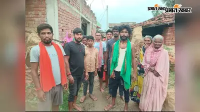 महुआआहरी गांव में सड़क पर जलजमाव से परेशानी, बुनियादी सुविधाओं के लिए तरस रहे ग्रामीण