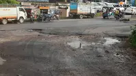 धनबाद-बोकारो रूट पर गोधर 26 नंबर के पास बना बड़ा गड्ढा, कभी भी हो सकता है हादसा