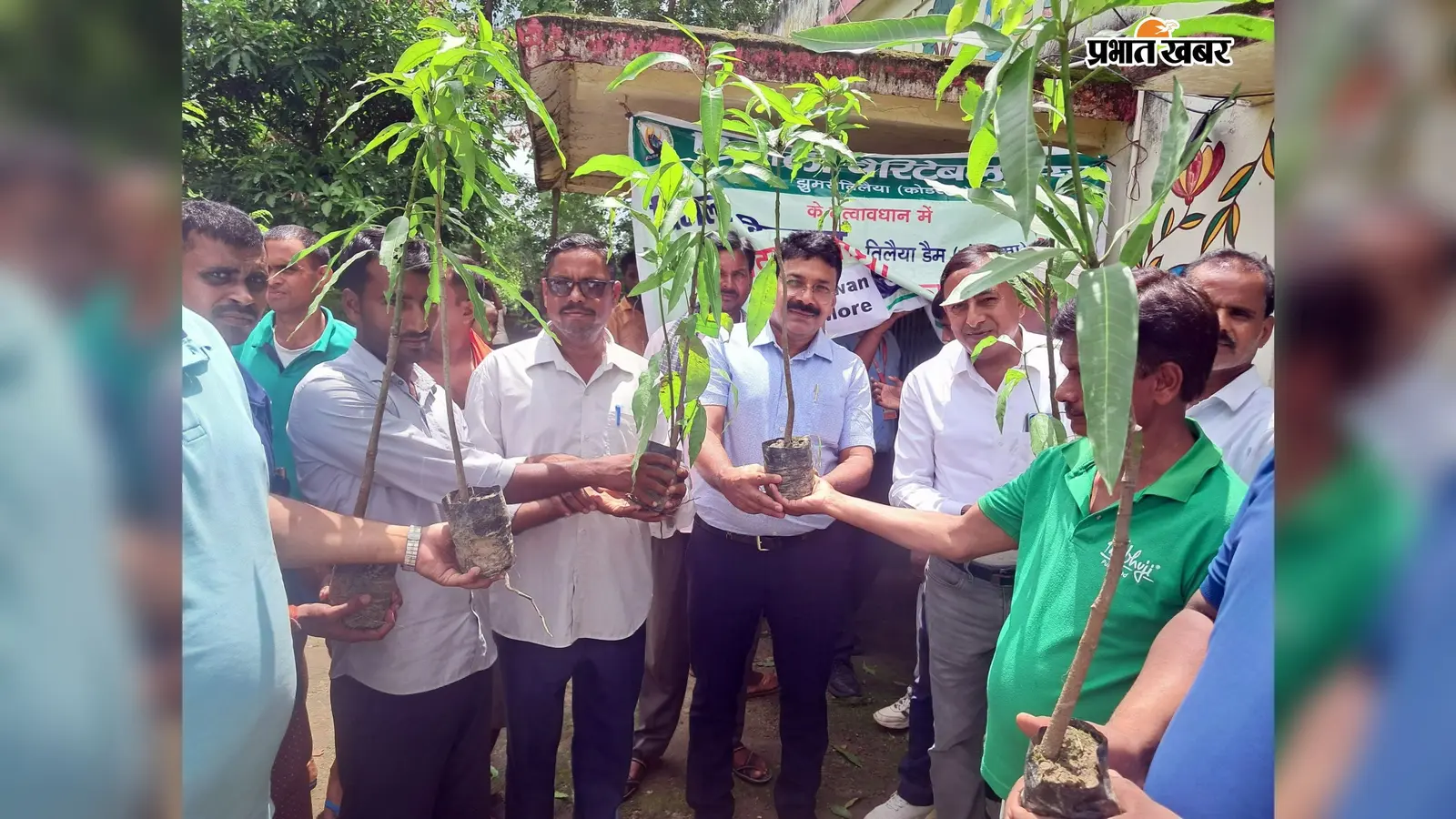 685 फलदार पौधों से बदलेगी 5 पंचायतों की तस्वीर, ग्रिज़ली विद्यालय के छात्रों ने गांव-गांव पहुंचाया हरियाली का संदेश