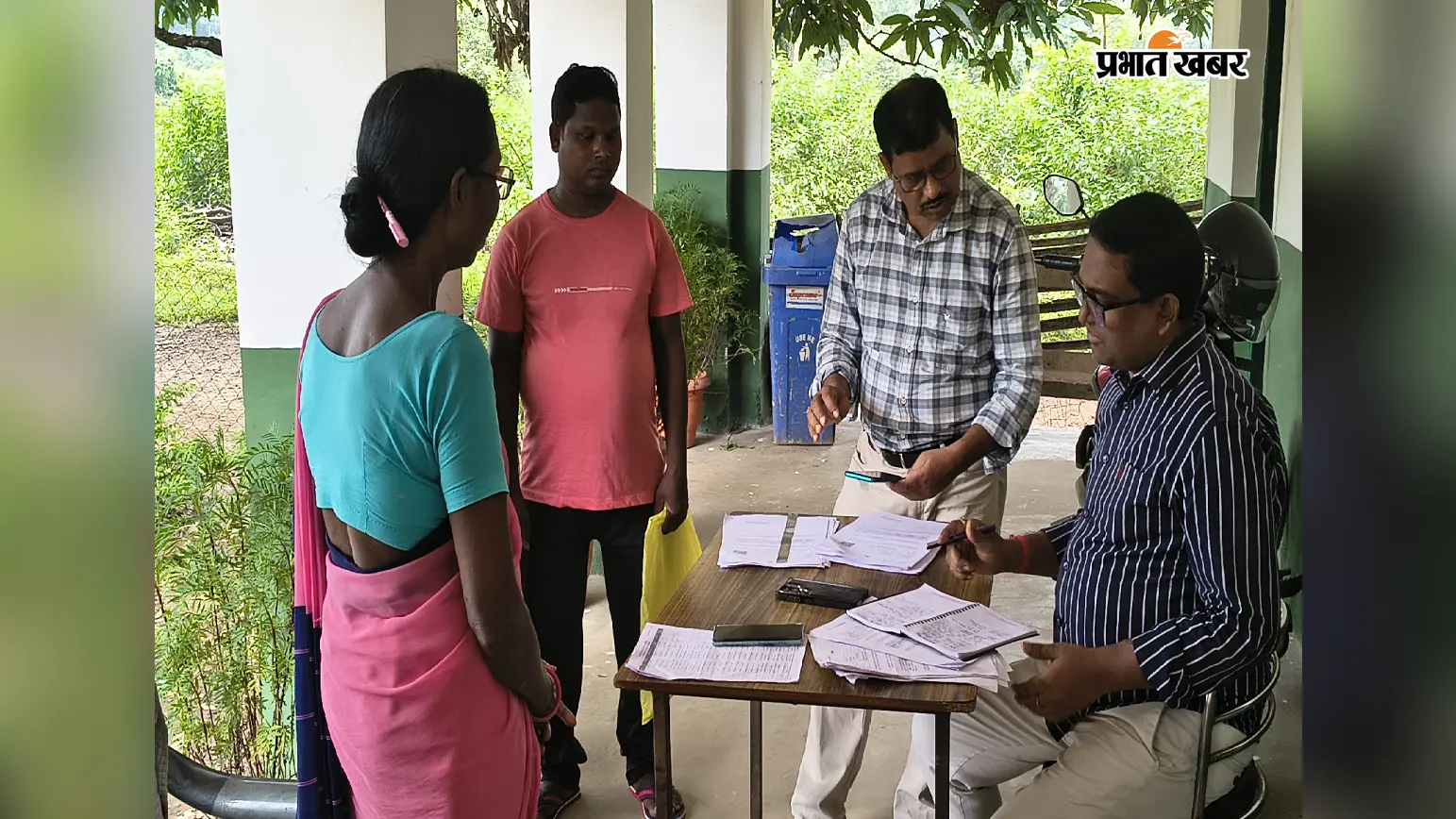 मतदाता सूची में नाम जुड़वाने का मौका, सिमडेगा के मतदान केंद्रों पर लगा विशेष कैंप