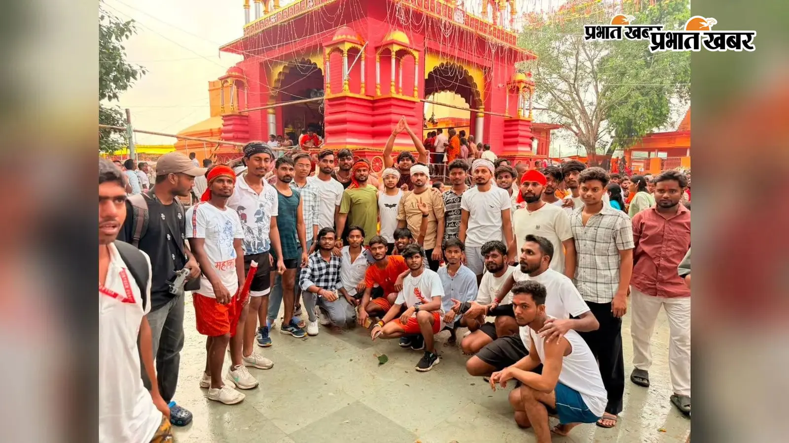 ज्ञानदीप समिति के युवाओं ने 30 किमी की डाक बम यात्रा कर बाबा दूधेश्वर नाथ का किया जलाभिषेक