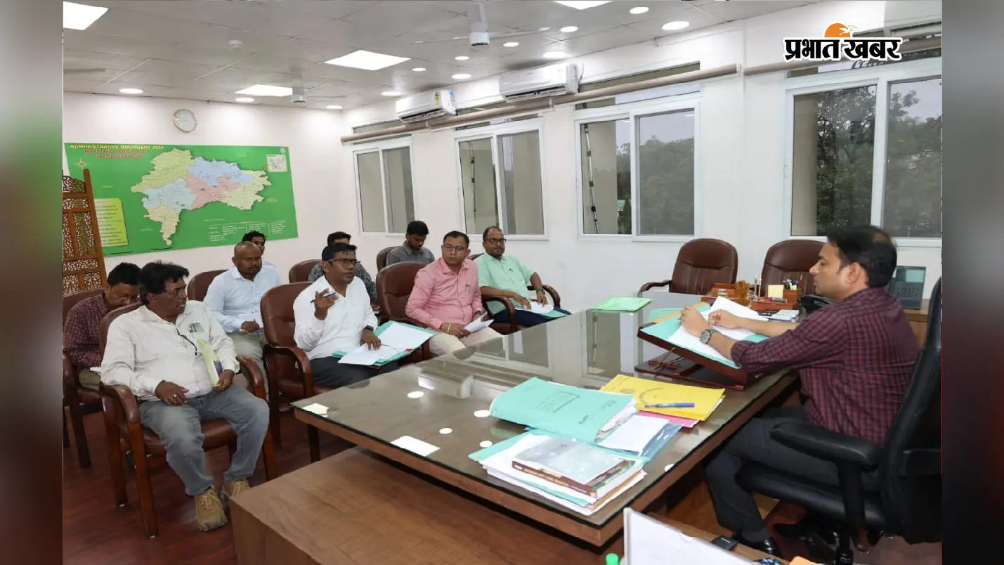 खूंटी में खेल-पर्यटन को मिलेगी नई रफ्तार, उपायुक्त ने स्टेडियम से पर्यटन स्थलों तक तय की डेडलाइन