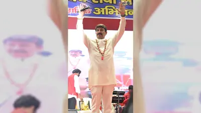 आजु टाटा नगरिया निहाल सखियां...मनोज तिवारी के गीतों पर झूम रहे शहरवासी, यहां देखें तस्वीरें...
